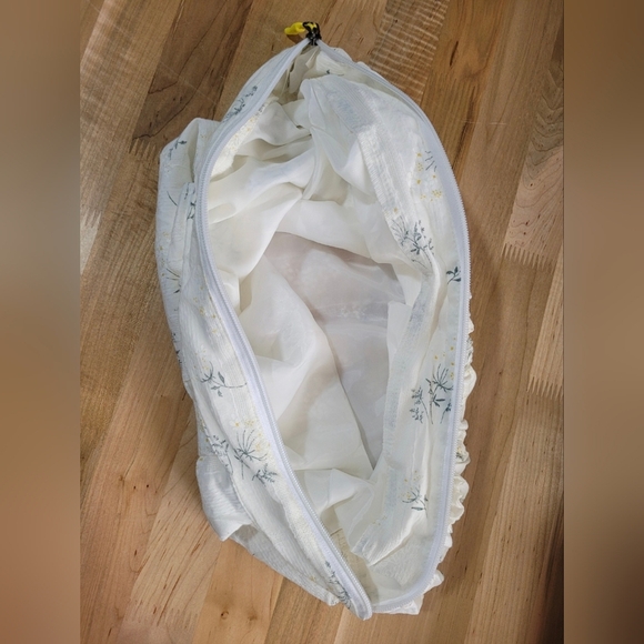 SHEIN Lightweight Purse Medium Size White Floral Zip-Up - Picture 8 of 10